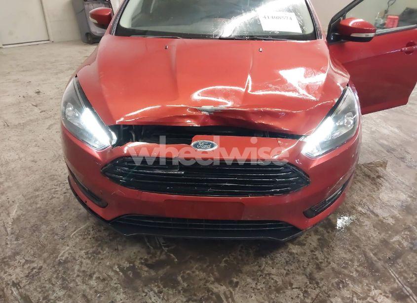 Photo 6 of 2018 Ford Focus SE (VIN 1FADP3F2XJL276053)