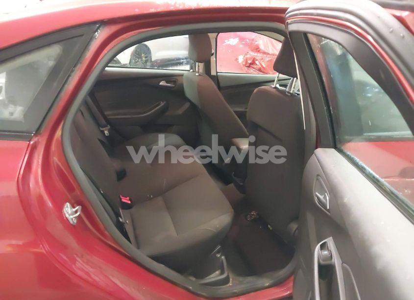 Photo 8 of 2018 Ford Focus SE (VIN 1FADP3F2XJL276053)