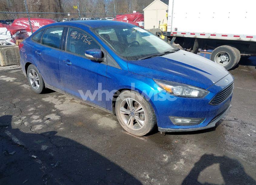 2018 Ford Focus SE (VIN 1FADP3F2XJL290888) main photo