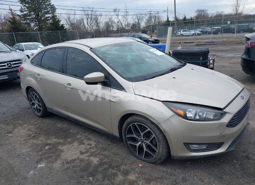 2018 Ford Focus SE (VIN 1FADP3F2XJL292205) main photo
