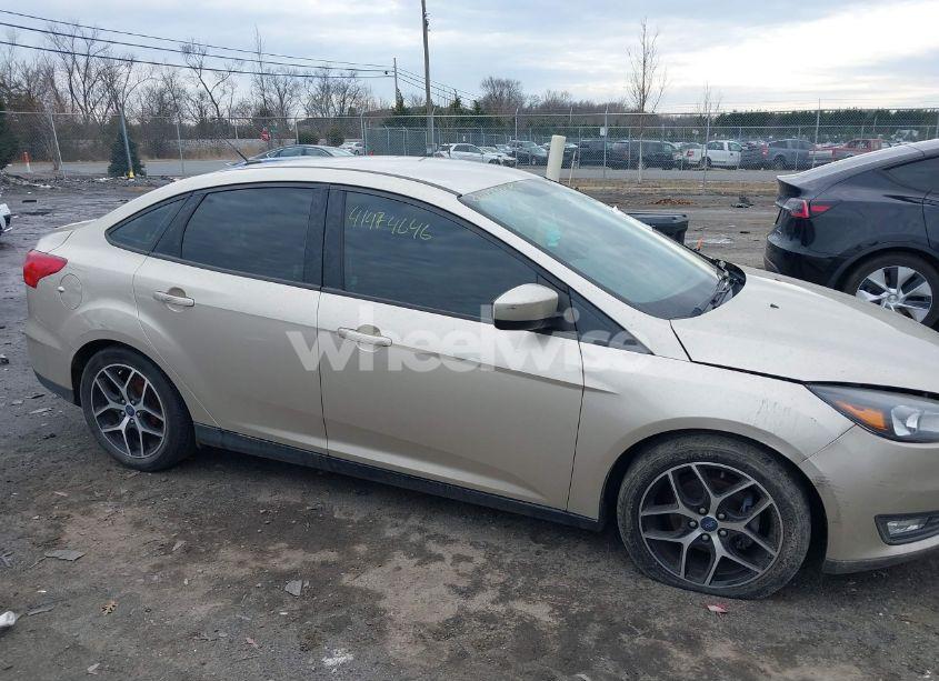 Photo 13 of 2018 Ford Focus SE (VIN 1FADP3F2XJL292205)