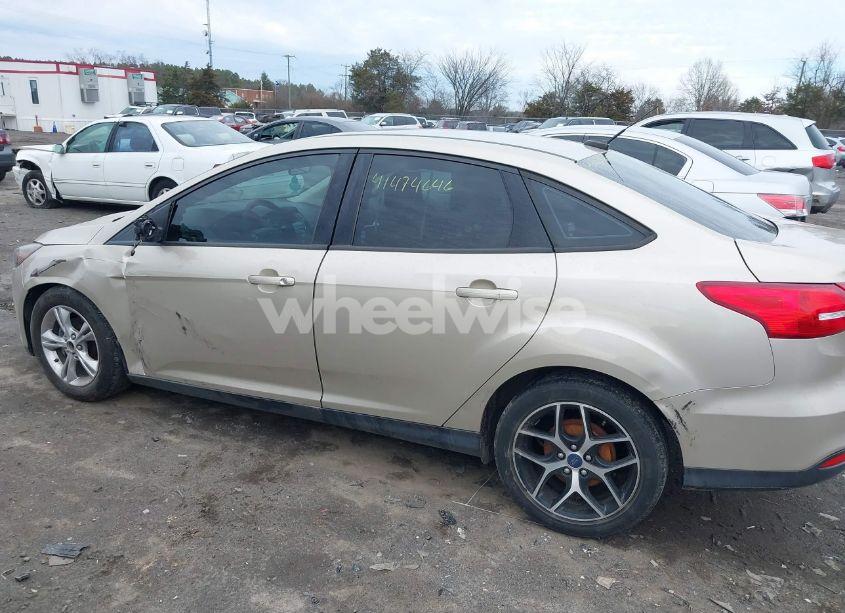 Photo 14 of 2018 Ford Focus SE (VIN 1FADP3F2XJL292205)