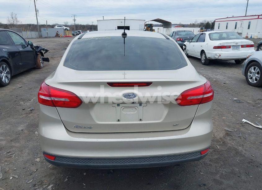 Photo 16 of 2018 Ford Focus SE (VIN 1FADP3F2XJL292205)