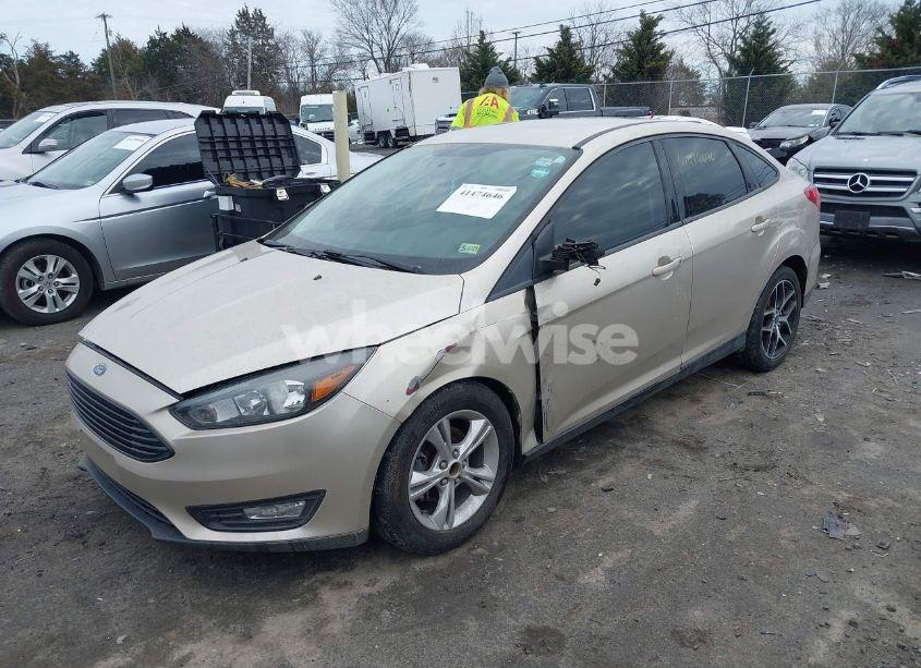 Photo 2 of 2018 Ford Focus SE (VIN 1FADP3F2XJL292205)