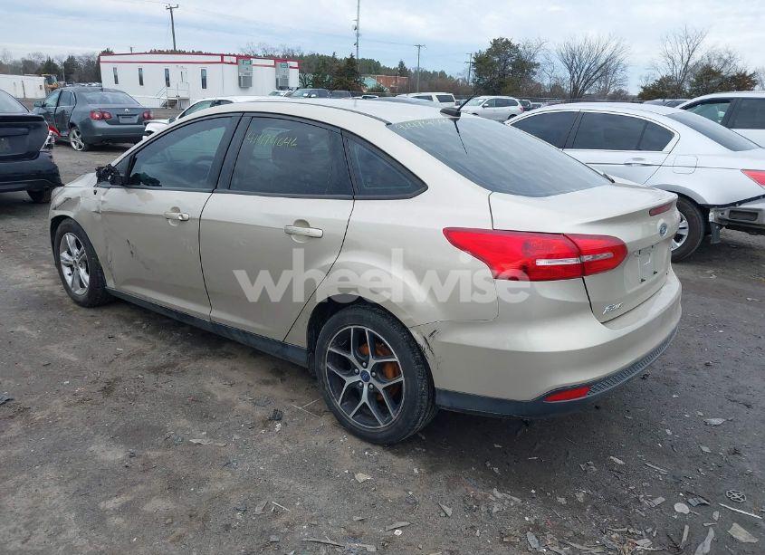 Photo 3 of 2018 Ford Focus SE (VIN 1FADP3F2XJL292205)