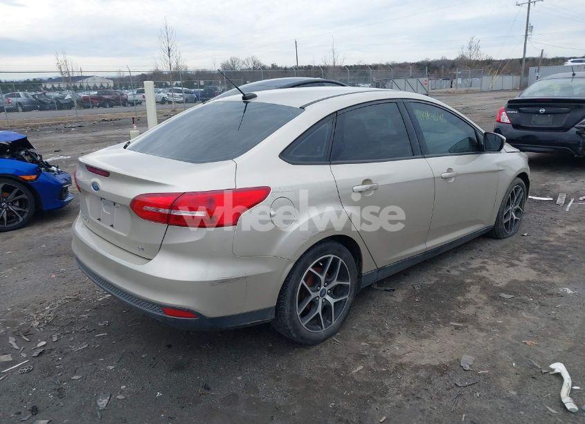 Photo 4 of 2018 Ford Focus SE (VIN 1FADP3F2XJL292205)