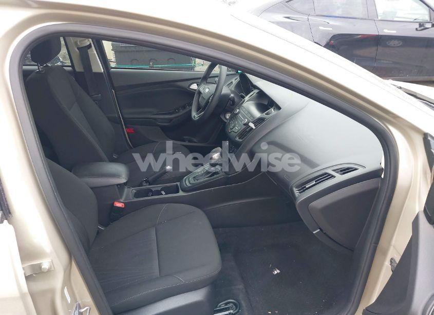 Photo 5 of 2018 Ford Focus SE (VIN 1FADP3F2XJL292205)
