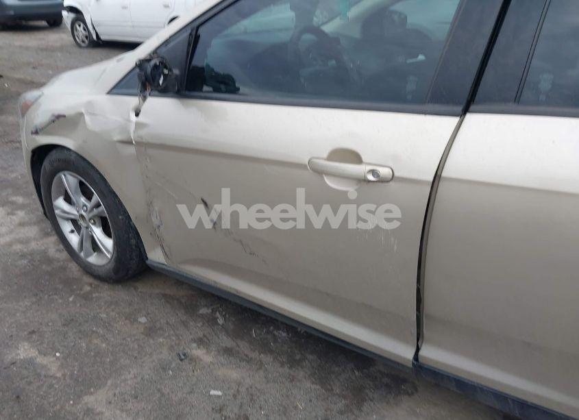 Photo 6 of 2018 Ford Focus SE (VIN 1FADP3F2XJL292205)