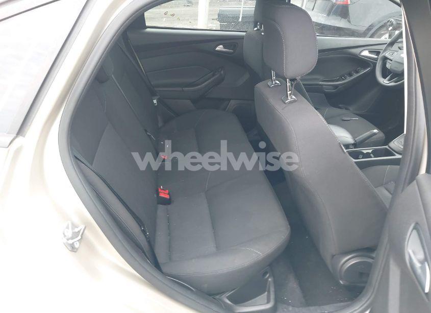 Photo 8 of 2018 Ford Focus SE (VIN 1FADP3F2XJL292205)