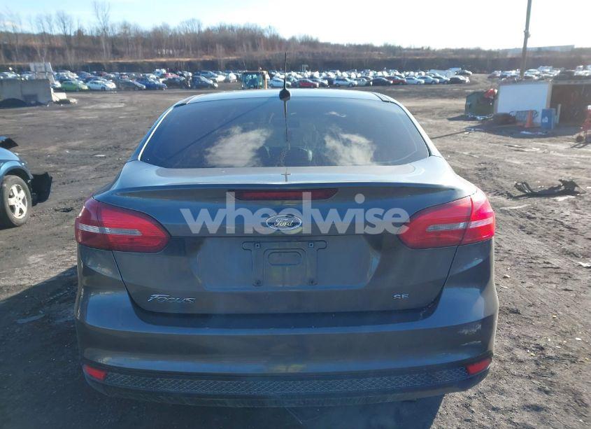 Photo 16 of 2018 Ford Focus SE (VIN 1FADP3F2XJL295508)