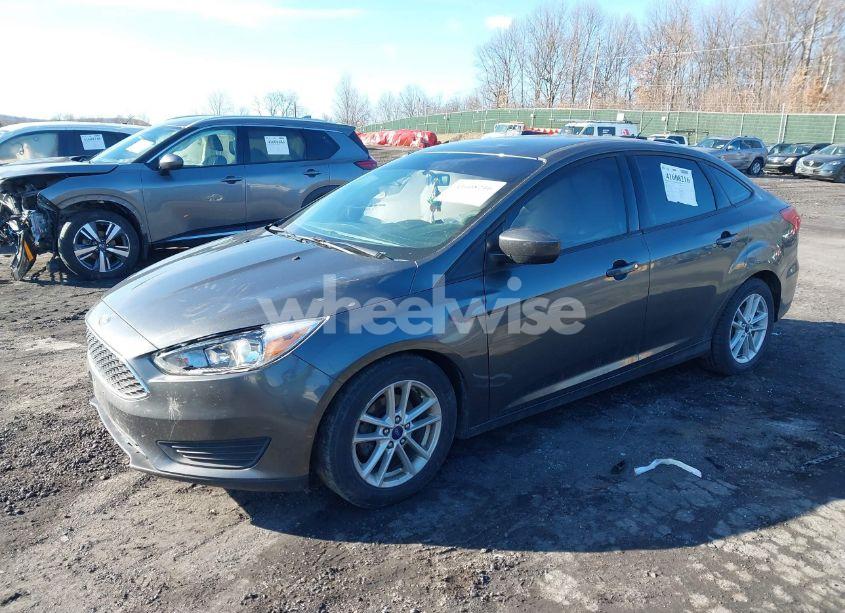 Photo 2 of 2018 Ford Focus SE (VIN 1FADP3F2XJL295508)