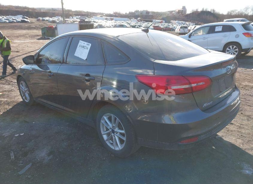 Photo 3 of 2018 Ford Focus SE (VIN 1FADP3F2XJL295508)