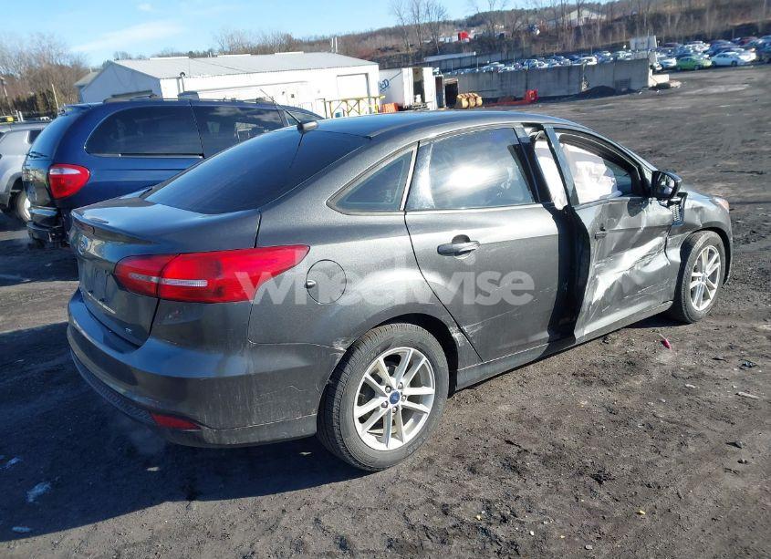 Photo 4 of 2018 Ford Focus SE (VIN 1FADP3F2XJL295508)