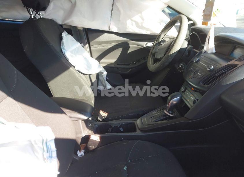 Photo 5 of 2018 Ford Focus SE (VIN 1FADP3F2XJL295508)