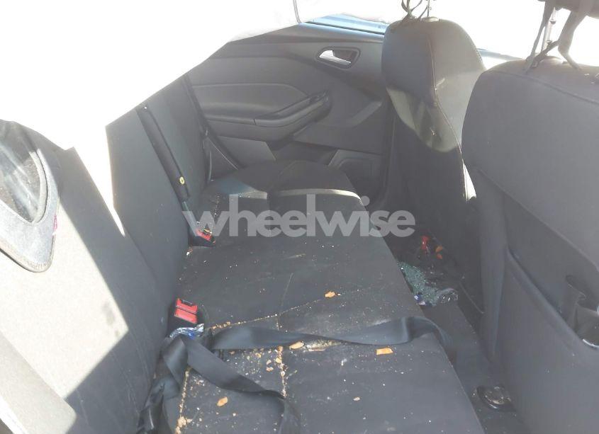 Photo 8 of 2018 Ford Focus SE (VIN 1FADP3F2XJL295508)