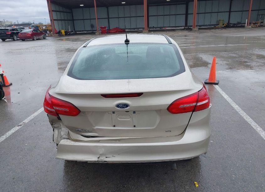Photo 16 of 2018 Ford Focus SE (VIN 1FADP3F2XJL319242)