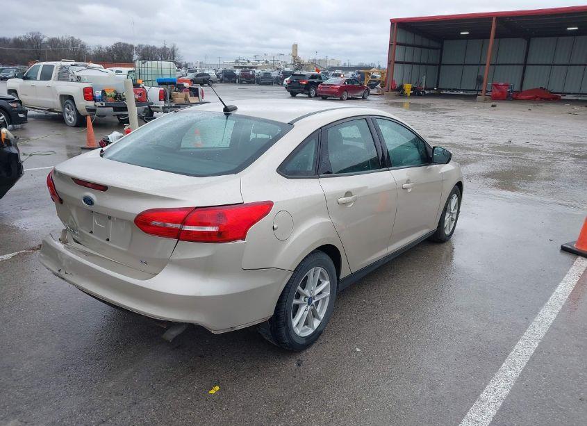 Photo 4 of 2018 Ford Focus SE (VIN 1FADP3F2XJL319242)