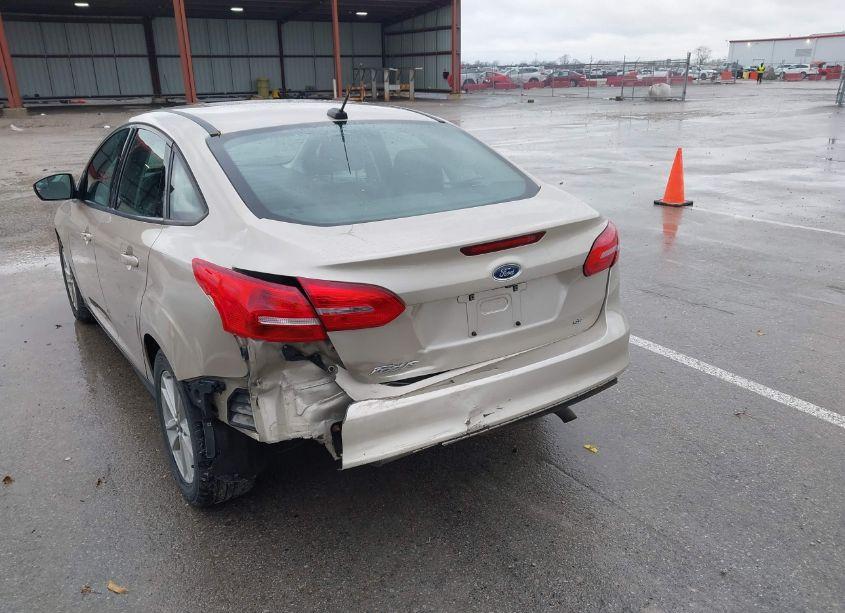 Photo 6 of 2018 Ford Focus SE (VIN 1FADP3F2XJL319242)