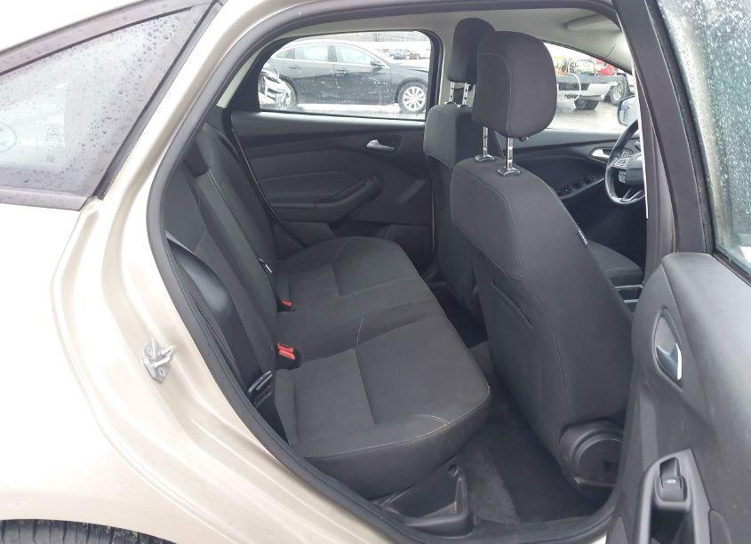 Photo 8 of 2018 Ford Focus SE (VIN 1FADP3F2XJL319242)