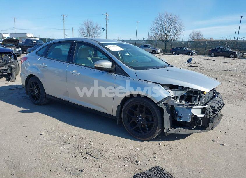 2016 Ford Focus SE (VIN 1FADP3FE0GL300458) main photo
