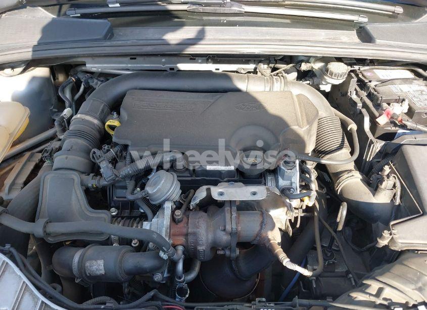 Photo 10 of 2016 Ford Focus SE (VIN 1FADP3FE0GL300458)