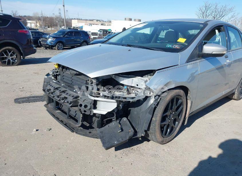 Photo 12 of 2016 Ford Focus SE (VIN 1FADP3FE0GL300458)