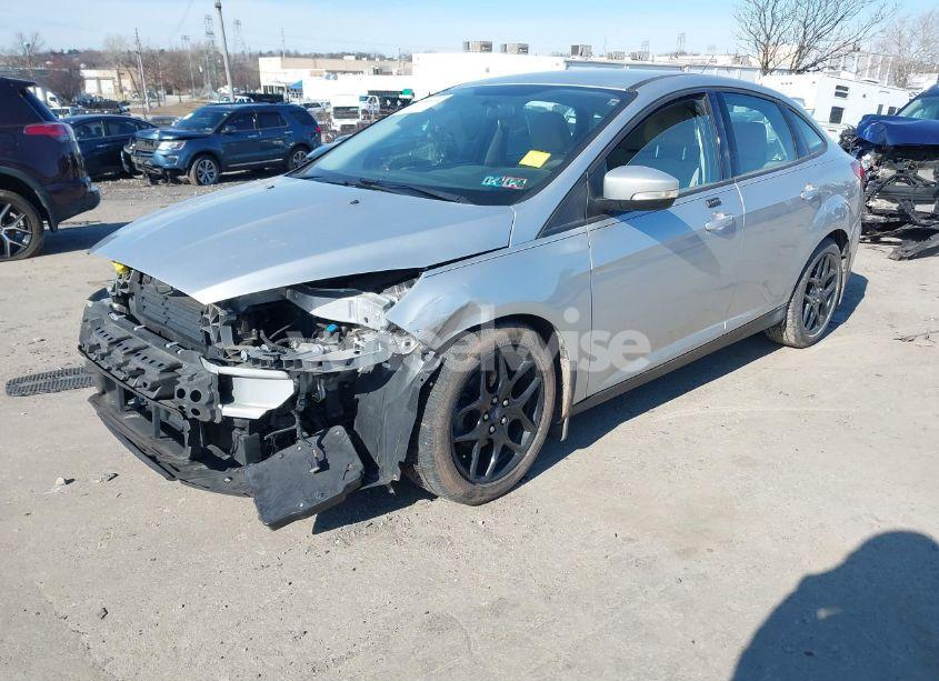 Photo 2 of 2016 Ford Focus SE (VIN 1FADP3FE0GL300458)