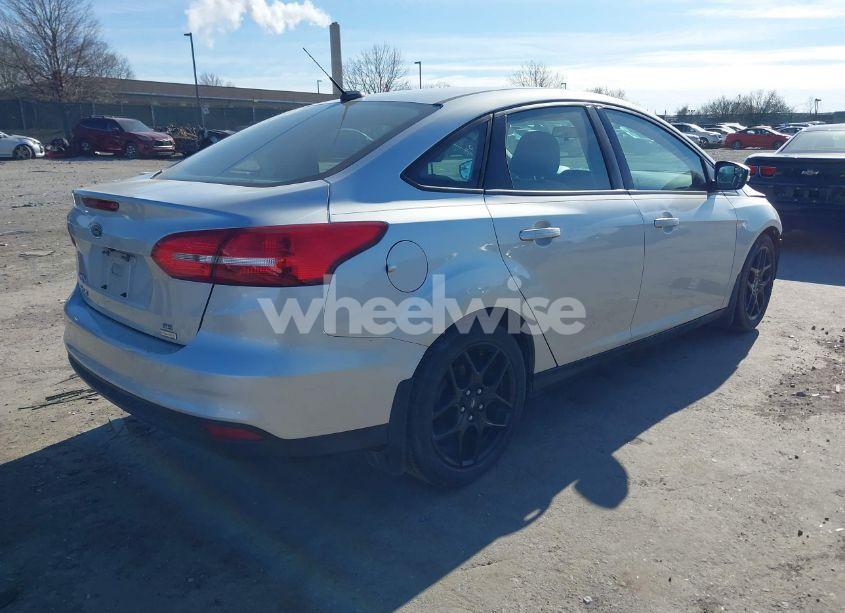 Photo 4 of 2016 Ford Focus SE (VIN 1FADP3FE0GL300458)