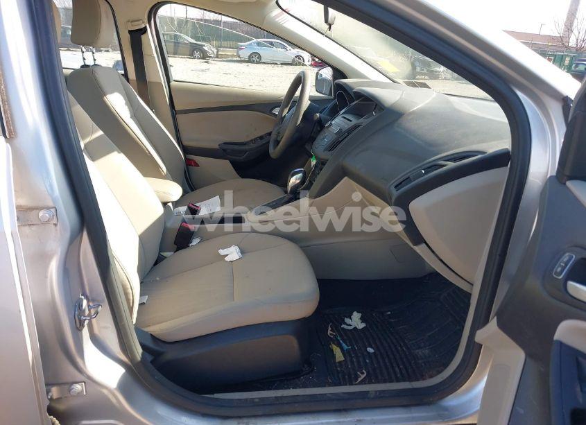 Photo 5 of 2016 Ford Focus SE (VIN 1FADP3FE0GL300458)