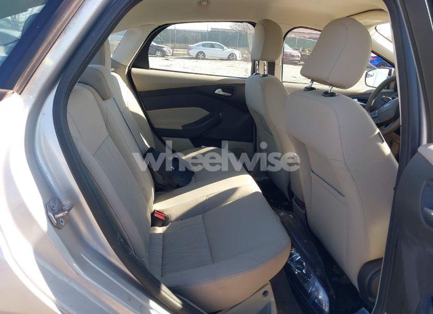 Photo 8 of 2016 Ford Focus SE (VIN 1FADP3FE0GL300458)