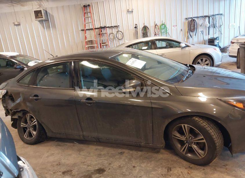 Photo 13 of 2017 Ford Focus SE (VIN 1FADP3FE0HL297028)