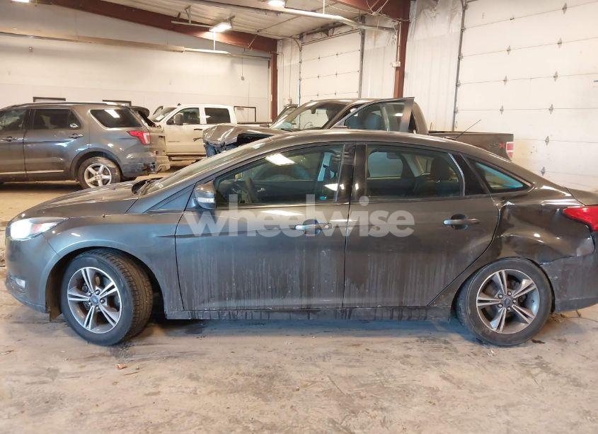 Photo 14 of 2017 Ford Focus SE (VIN 1FADP3FE0HL297028)