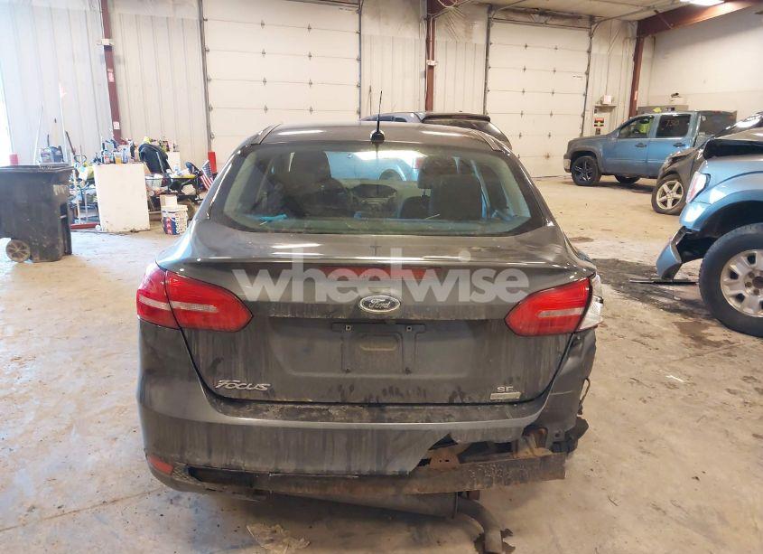 Photo 16 of 2017 Ford Focus SE (VIN 1FADP3FE0HL297028)