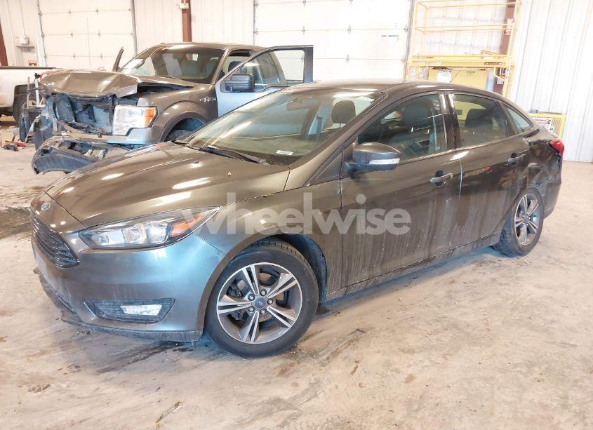 Photo 2 of 2017 Ford Focus SE (VIN 1FADP3FE0HL297028)