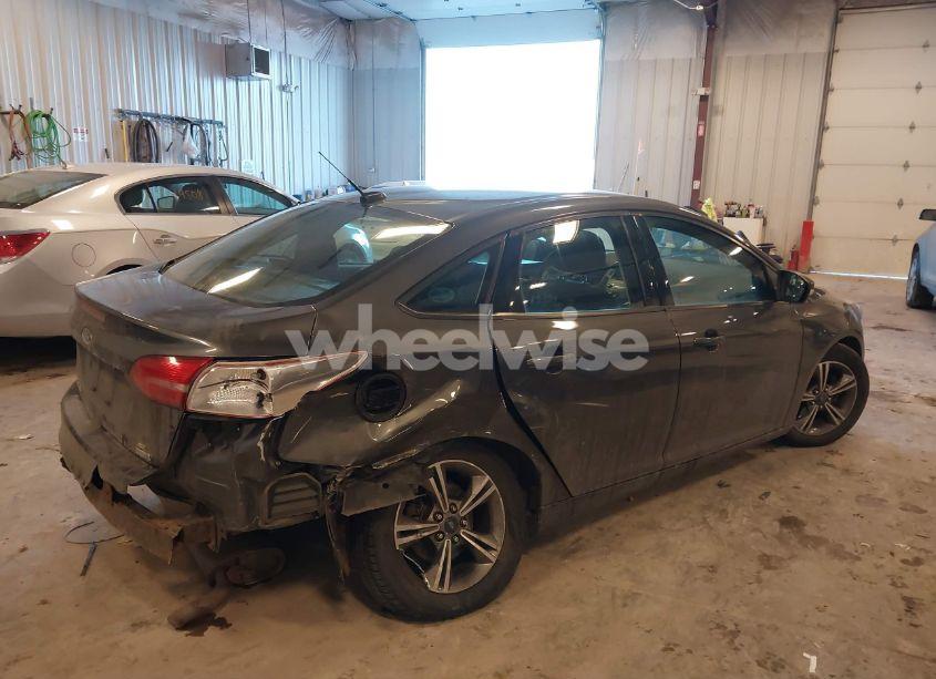 Photo 4 of 2017 Ford Focus SE (VIN 1FADP3FE0HL297028)