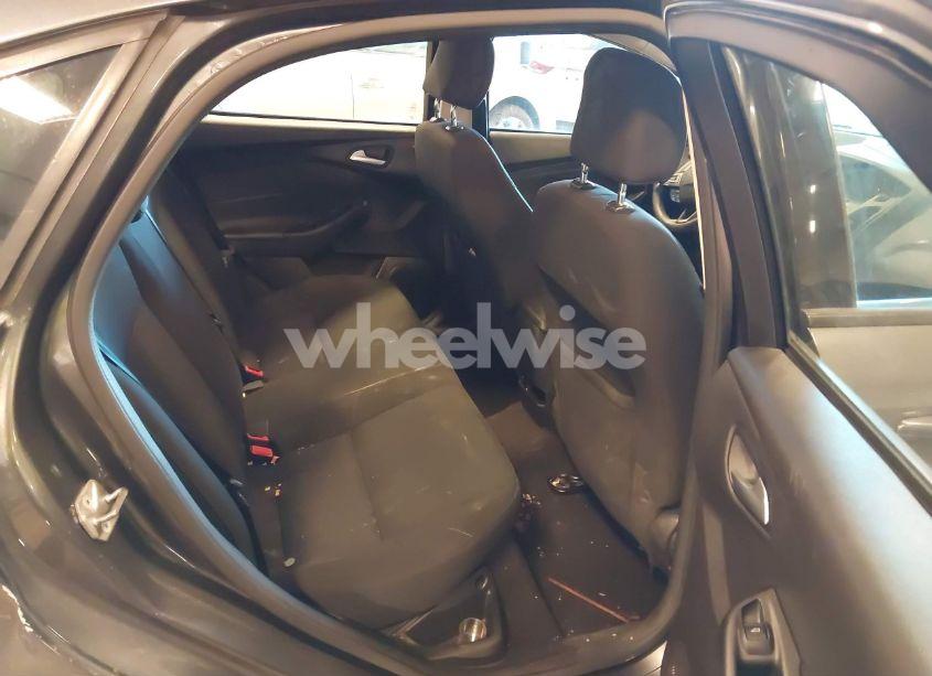 Photo 8 of 2017 Ford Focus SE (VIN 1FADP3FE0HL297028)