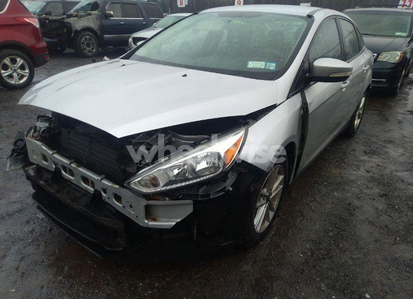 Photo 2 of 2017 Ford Focus SE (VIN 1FADP3FE0HL297434)