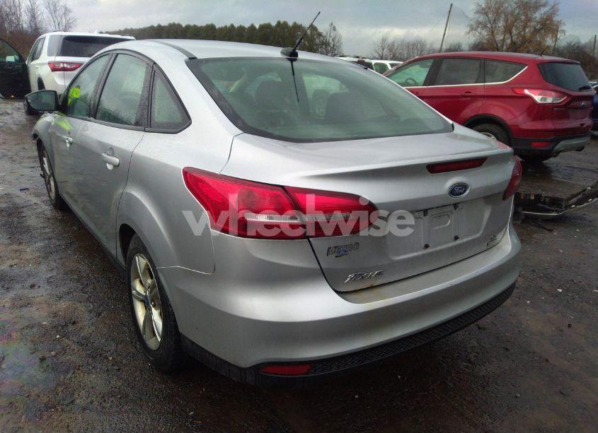Photo 3 of 2017 Ford Focus SE (VIN 1FADP3FE0HL297434)