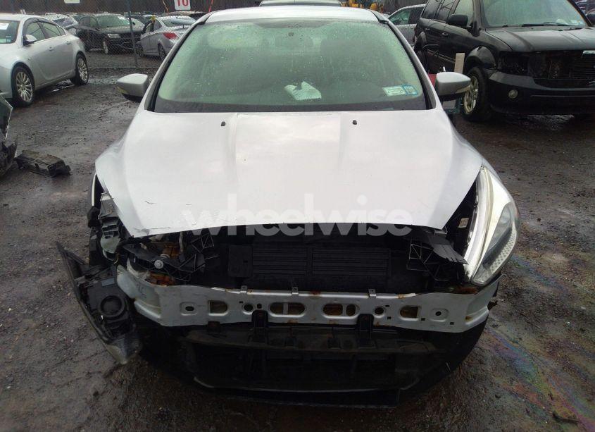 Photo 6 of 2017 Ford Focus SE (VIN 1FADP3FE0HL297434)