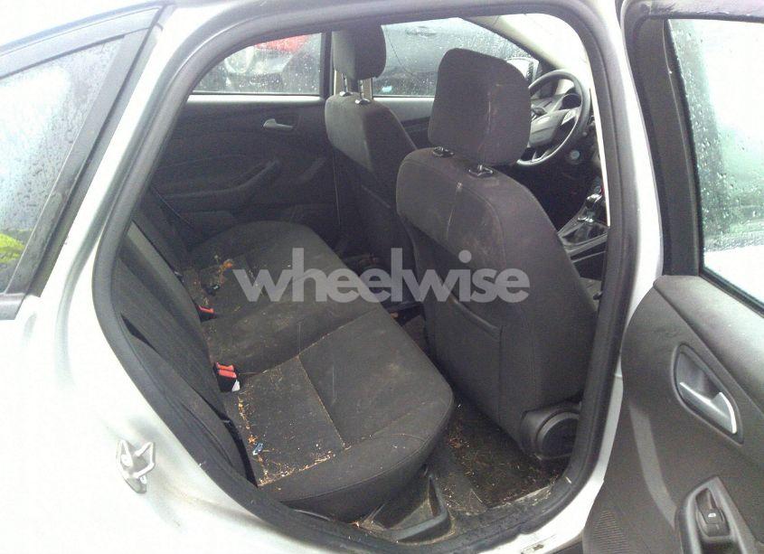 Photo 8 of 2017 Ford Focus SE (VIN 1FADP3FE0HL297434)