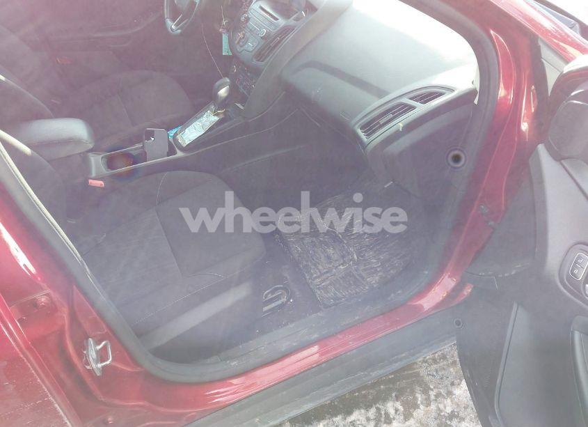 Photo 5 of 2017 Ford Focus SE (VIN 1FADP3FE0HL301238)