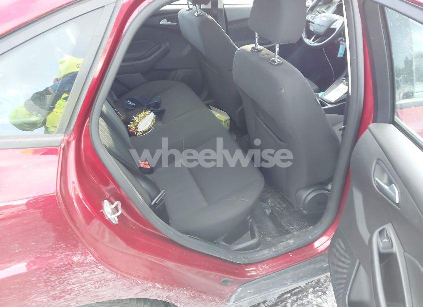 Photo 8 of 2017 Ford Focus SE (VIN 1FADP3FE0HL301238)