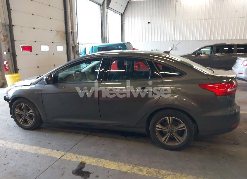 Photo 15 of 2018 Ford Focus SE (VIN 1FADP3FE0JL271437)