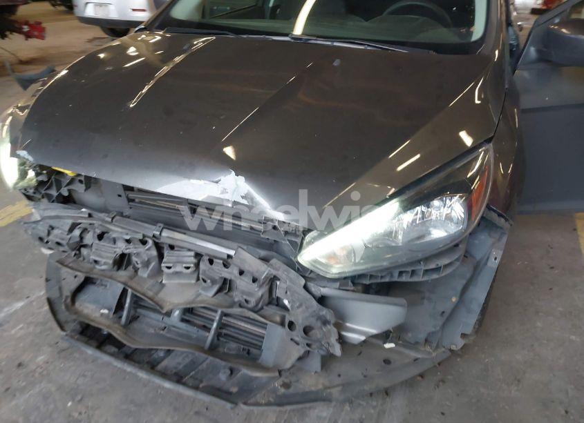 Photo 19 of 2018 Ford Focus SE (VIN 1FADP3FE0JL271437)