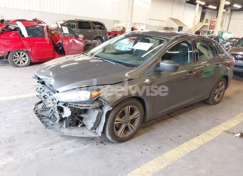 Photo 2 of 2018 Ford Focus SE (VIN 1FADP3FE0JL271437)