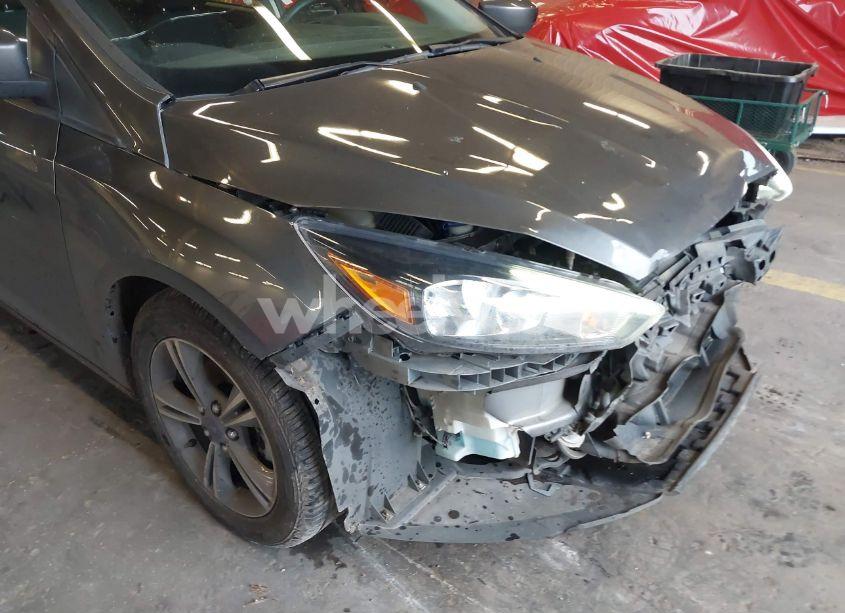 Photo 21 of 2018 Ford Focus SE (VIN 1FADP3FE0JL271437)