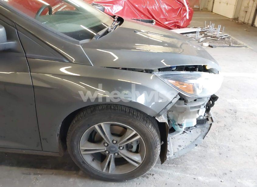 Photo 22 of 2018 Ford Focus SE (VIN 1FADP3FE0JL271437)