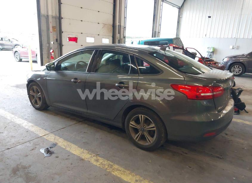 Photo 3 of 2018 Ford Focus SE (VIN 1FADP3FE0JL271437)
