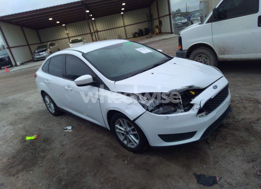 2018 Ford Focus SE (VIN 1FADP3FE0JL307255) main photo
