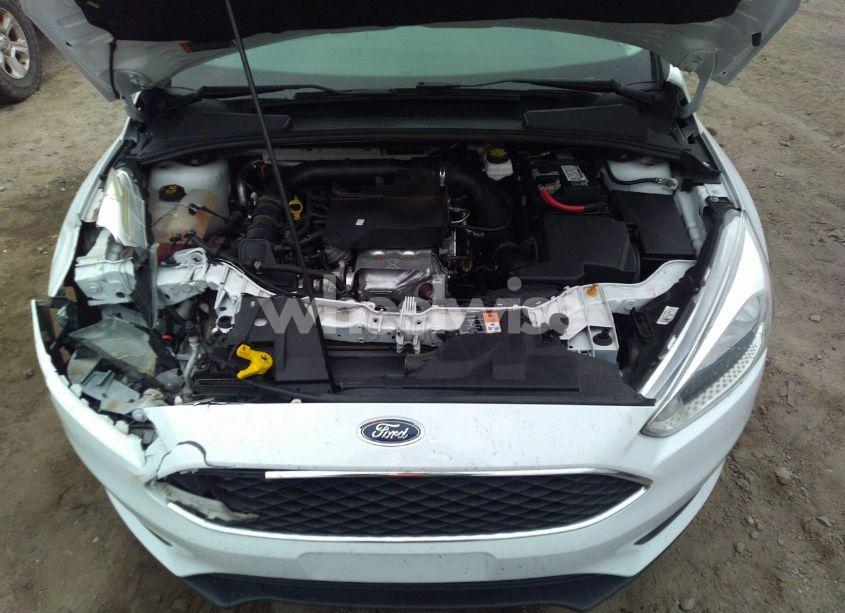 Photo 10 of 2018 Ford Focus SE (VIN 1FADP3FE0JL307255)